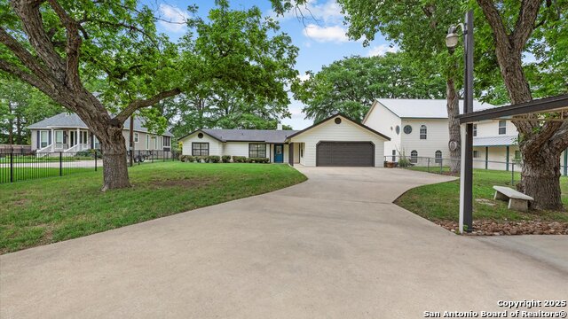 Listing photo id 1 for 1309 Zipp Rd E