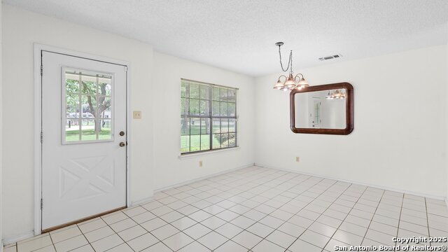 Listing photo id 4 for 1309 Zipp Rd E