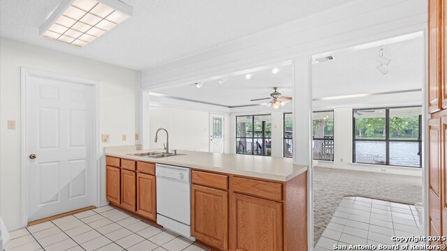 Listing photo id 5 for 1309 Zipp Rd E