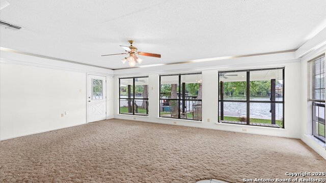 Listing photo id 6 for 1309 Zipp Rd E