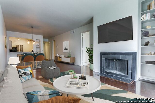 Image 4 of 12 For 7707 Broadway St  9