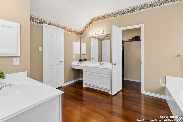 Image 21 of 41 For 18721 Brookwood Forest