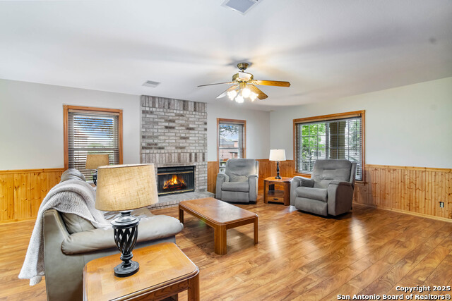 Listing photo id 3 for 6763 Shadow Run