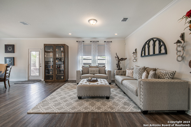 Listing photo id 9 for 10007 Overlook Pt