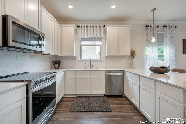 Listing photo id 18 for 10007 Overlook Pt