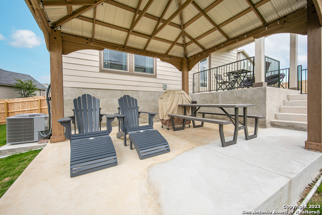 Listing photo id 28 for 10007 Overlook Pt