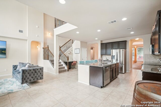 Image 7 of 28 For 132 Grand Vista