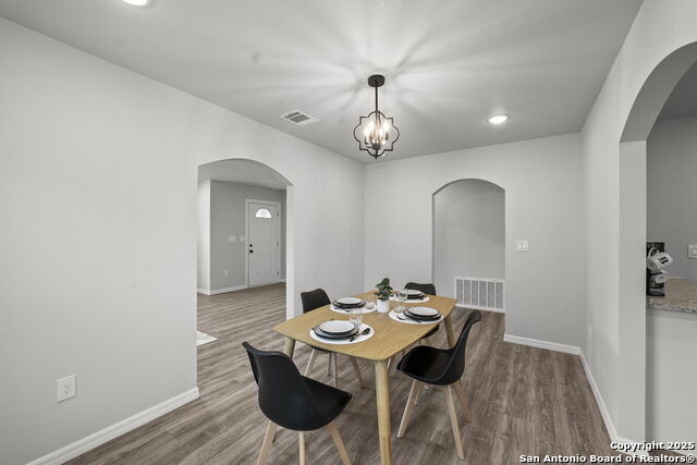 Listing photo id 8 for 2614 W Poplar