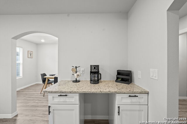 Listing photo id 14 for 2614 W Poplar