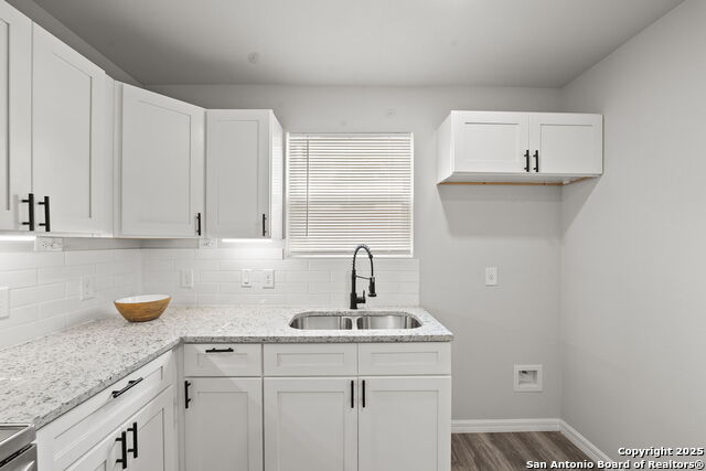 Listing photo id 15 for 2614 W Poplar