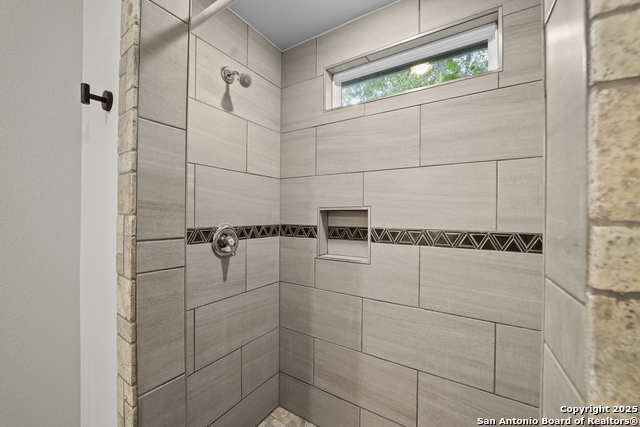 Listing photo id 18 for 2614 W Poplar