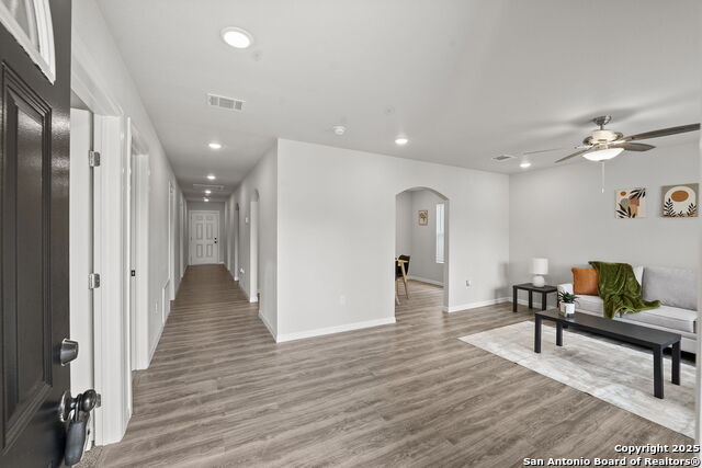 Listing photo id 1 for 2614 W Poplar