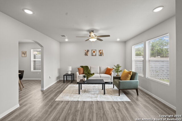 Listing photo id 3 for 2614 W Poplar