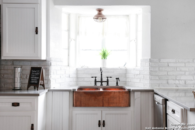 Listing photo id 8 for 700 Dawson