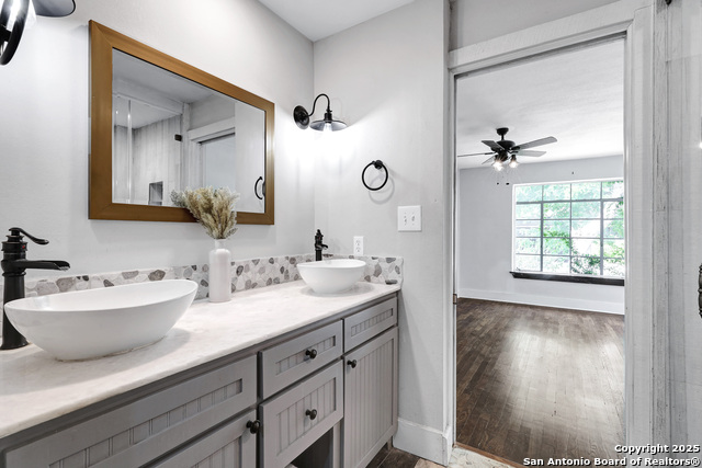 Listing photo id 12 for 700 Dawson