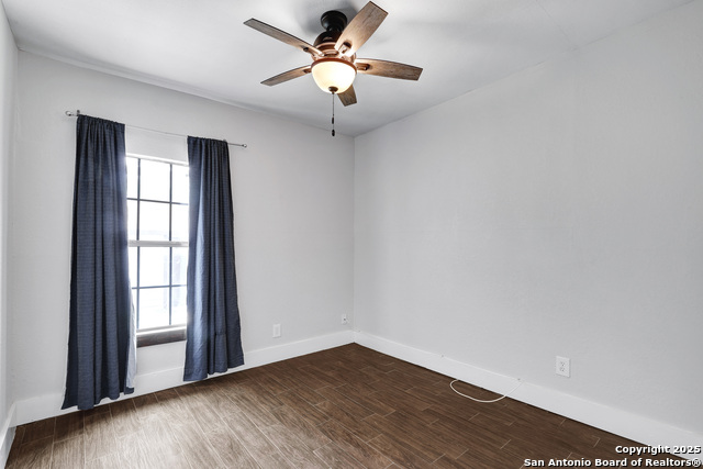 Listing photo id 15 for 700 Dawson