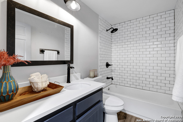 Listing photo id 16 for 700 Dawson