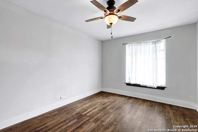 Listing photo id 18 for 700 Dawson