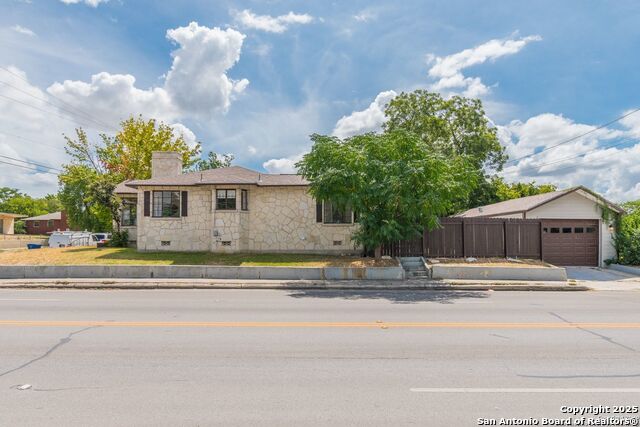 Listing photo id 20 for 700 Dawson