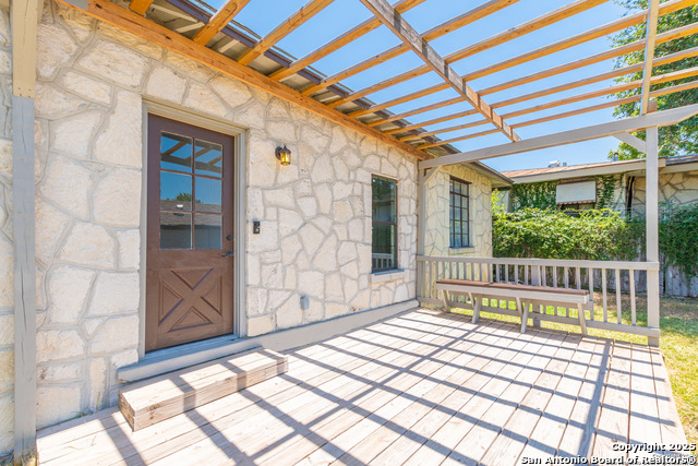 Listing photo id 24 for 700 Dawson