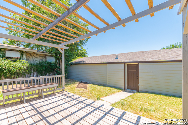 Listing photo id 25 for 700 Dawson