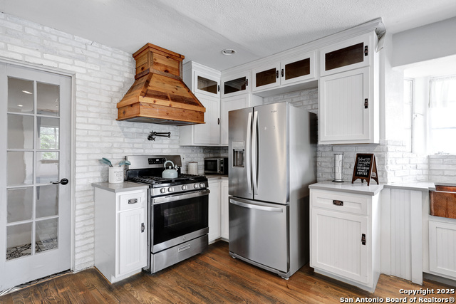 Listing photo id 5 for 700 Dawson