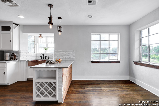 Listing photo id 6 for 700 Dawson