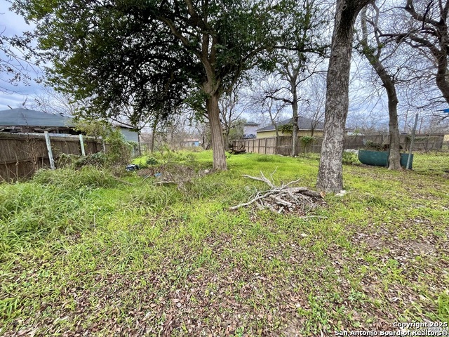 Listing photo id 2 for 708 4th  