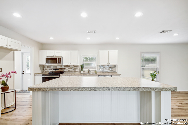 Image 9 of 25 For 525 Gatewood Cir
