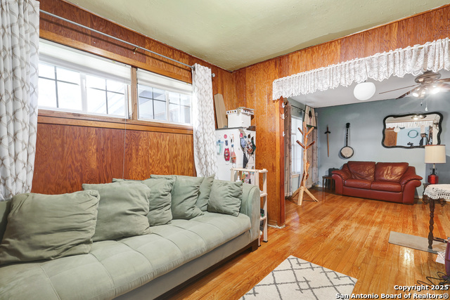 Image 10 of 31 For 632 Broadview W