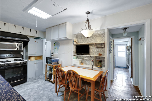 Image 11 of 31 For 632 Broadview W