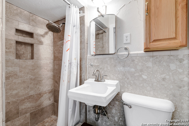 Image 19 of 31 For 632 Broadview W