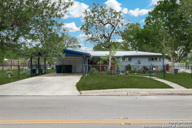 Image 2 of 31 For 632 Broadview W