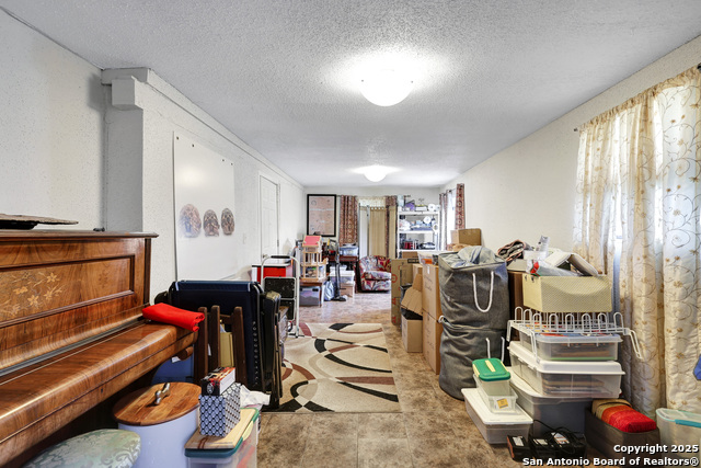 Image 23 of 31 For 632 Broadview W