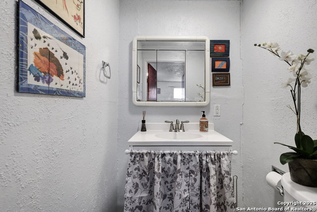 Image 24 of 31 For 632 Broadview W