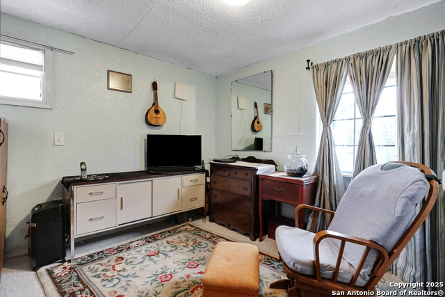 Image 25 of 31 For 632 Broadview W
