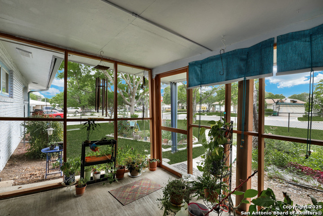 Image 6 of 31 For 632 Broadview W