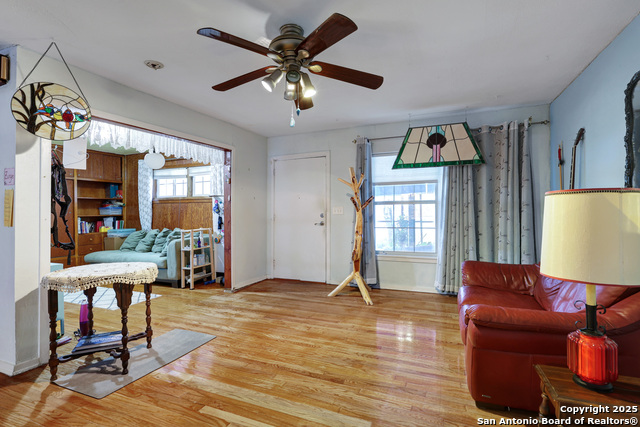 Image 8 of 31 For 632 Broadview W