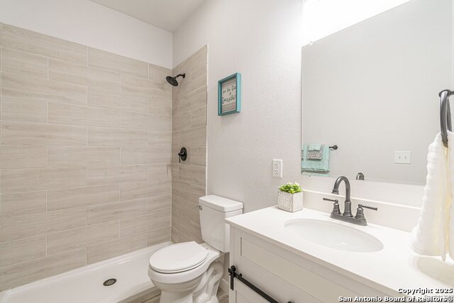 Listing photo id 8 for 1222 Virginia 202