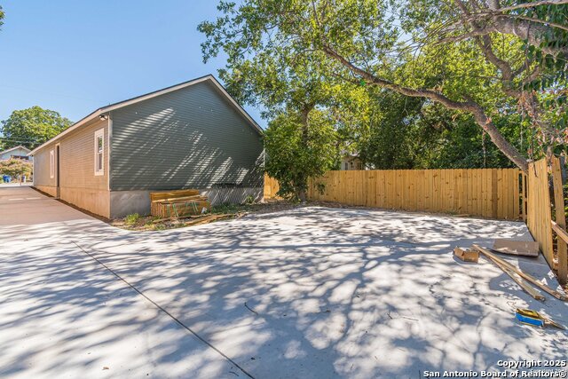 Listing photo id 9 for 1222 Virginia 202