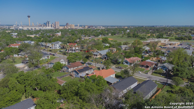 Listing photo id 11 for 1222 Virginia 202