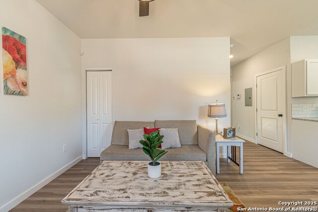 Listing photo id 1 for 1222 Virginia 202