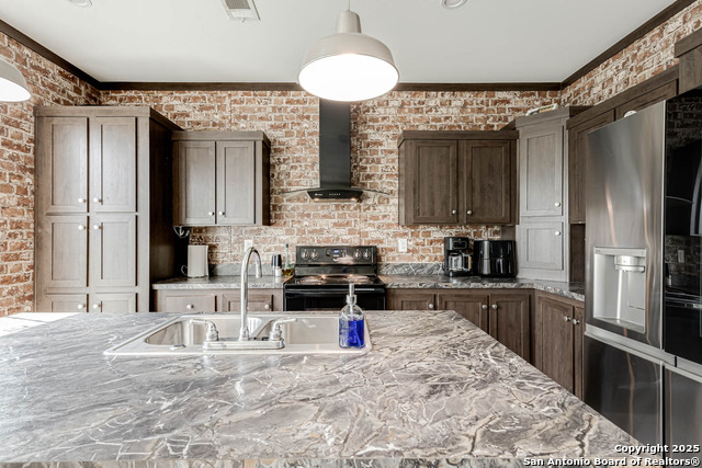 Listing photo id 8 for 1405 Fm 478