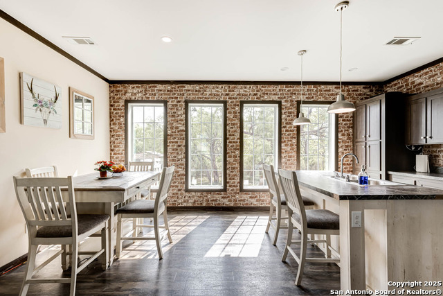 Listing photo id 9 for 1405 Fm 478