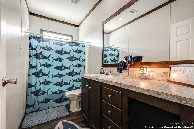 Listing photo id 14 for 1405 Fm 478