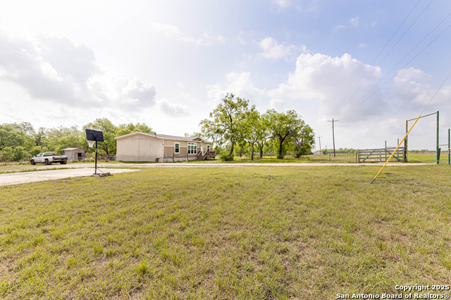 Listing photo id 1 for 1405 Fm 478