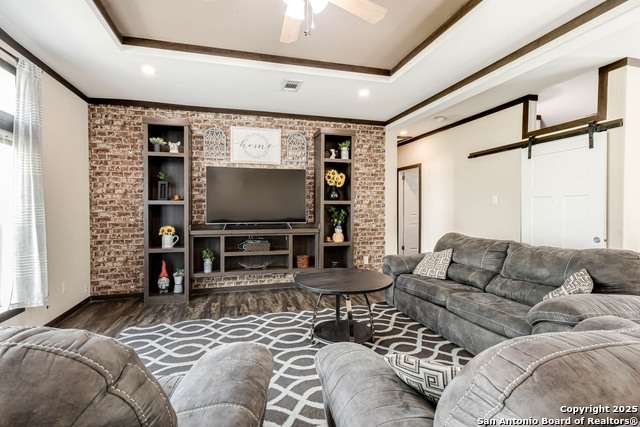 Listing photo id 4 for 1405 Fm 478