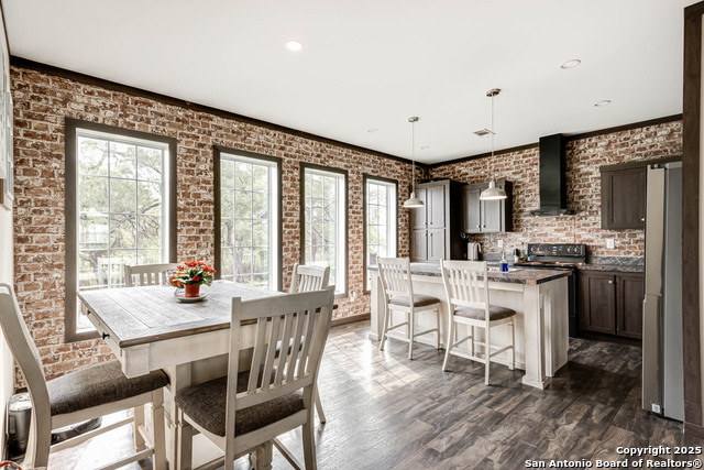 Listing photo id 7 for 1405 Fm 478