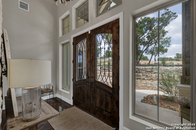 Listing photo id 11 for 2337 Lombardy