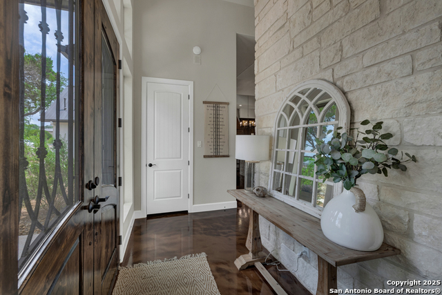 Listing photo id 12 for 2337 Lombardy